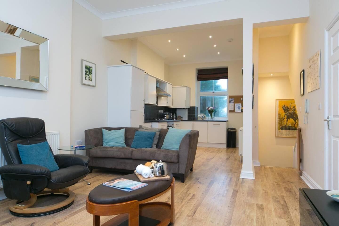 Pass The Keys Hafan Stylish 2 Bedroom Sea View Apartment Pwllheli Eksteriør billede