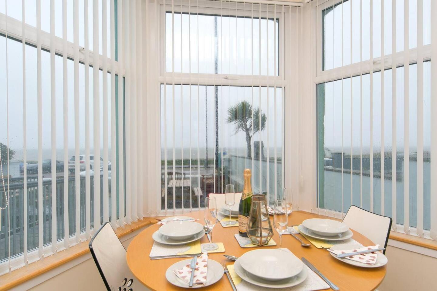 Pass The Keys Hafan Stylish 2 Bedroom Sea View Apartment Pwllheli Eksteriør billede