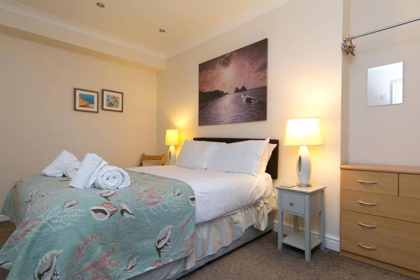 Pass The Keys Hafan Stylish 2 Bedroom Sea View Apartment Pwllheli Eksteriør billede